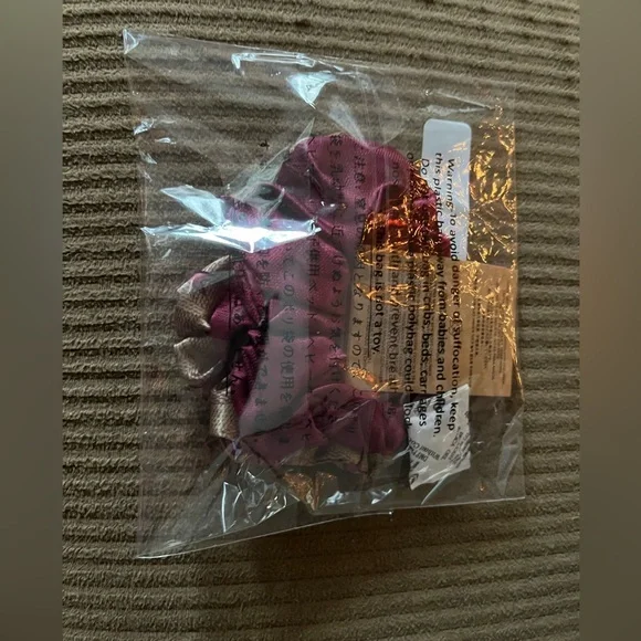 Coach Signature Bow Print Hair Ties Pack of two nwt in packaging - Picture 3 of 3